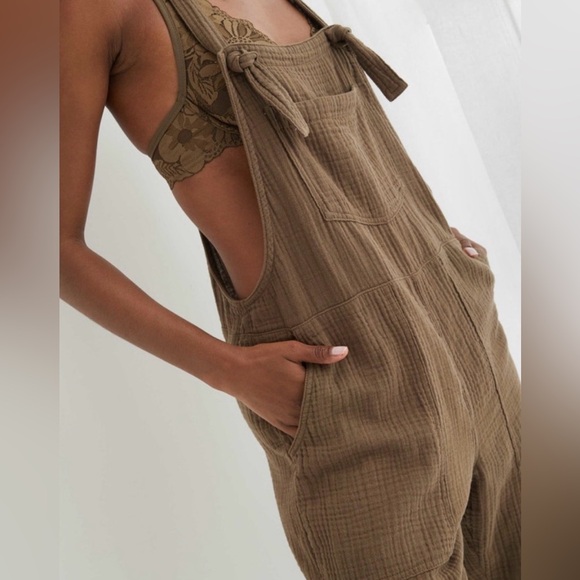 aerie Pants - Aerie Lightweight Rolled Leg Gauze Cotton Tie Knot Overalls
Size Small Brown